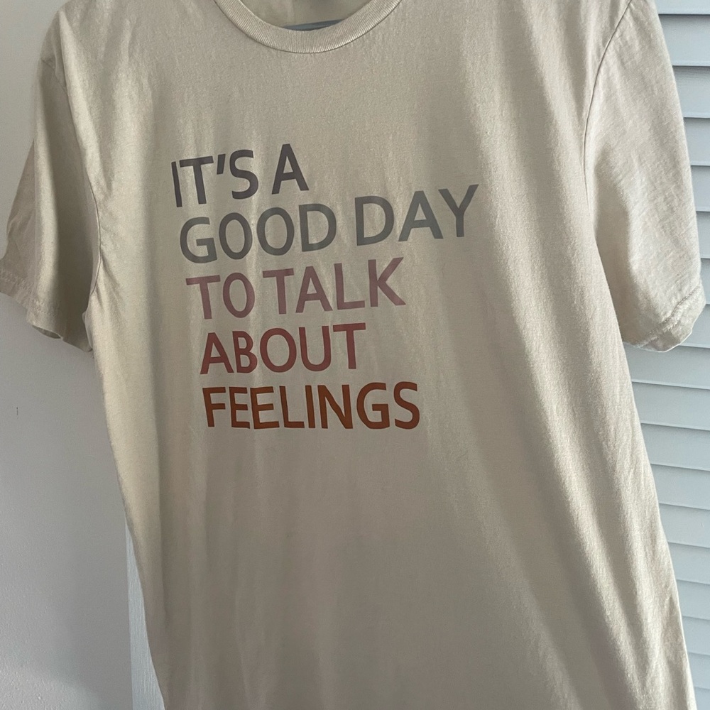 Gildan Beige Graphic Tee - Good Day Message